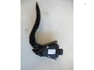 Used Accelerator pedal Renault Clio IV (5R) 1.5 Energy dCi 90 FAP Price € 20,00 Margin scheme offered by Autobedrijf Broekhuis B.V.