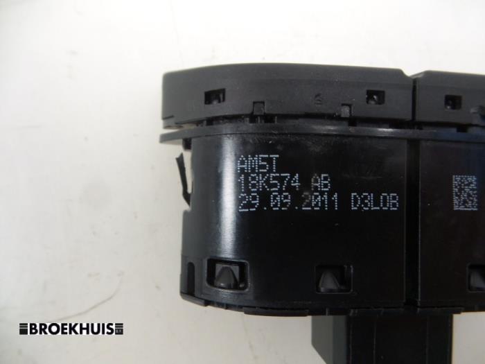 Interruptor de calefactor luneta de un Ford C-Max (DXA) 2.0 TDCi 16V 2011