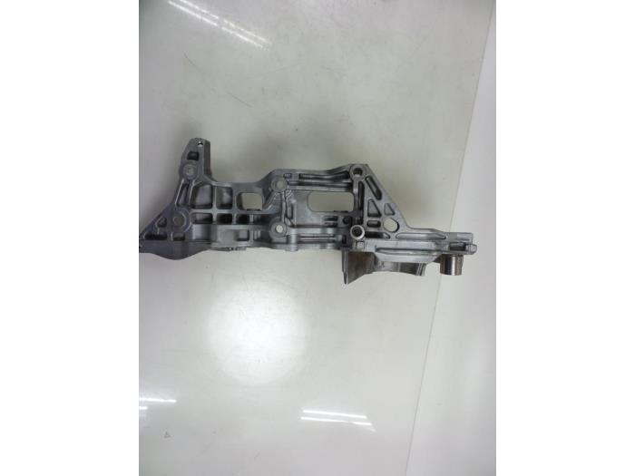 Support dynamo haut d'un Skoda Octavia Combi (5EAC) 1.6 TDI Greenline 16V 2014