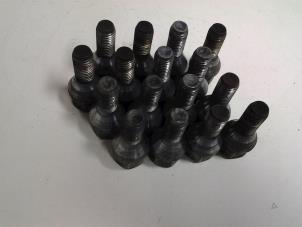 Used Set of wheel bolts Nissan Note (E11) 1.4 16V Price € 10,00 Margin scheme offered by Autobedrijf Broekhuis B.V.