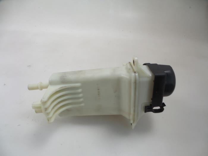 Power steering fluid reservoir from a Peugeot Boxer (U9) 2.2 HDi 130 Euro 5 2015