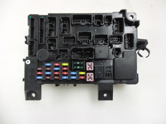 Fuse box Mitsubishi Outlander 2.0 16V PHEV 4x4 - 8637A864 LEAR