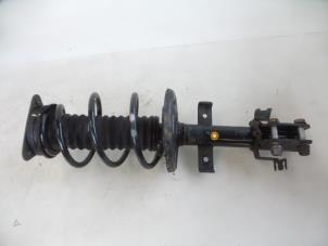 Used Front shock absorber rod, right Renault Clio IV Estate/Grandtour (7R) 1.5 Energy dCi 90 FAP Price € 50,00 Margin scheme offered by Autobedrijf Broekhuis B.V.