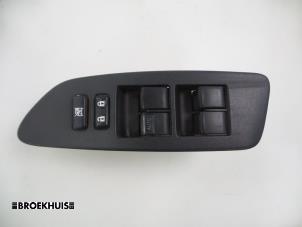 Gebrauchte Elektrisches Fenster Schalter Toyota Auris (E15) 2.0 D-4D-F 16V Preis € 20,00 Margenregelung angeboten von Autobedrijf Broekhuis B.V.