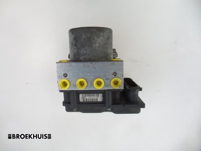 Begagnade ABS-pump Toyota Auris (E15) 2.0 D-4D-F 16V Pris € 100,00 Marginaltabell erbjuds av Autobedrijf Broekhuis B.V.