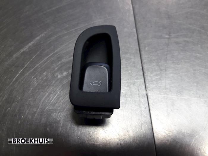 Gebrauchte Schalter Audi Q3 (8UB/8UG) 2.0 16V TFSI 170 Quattro Preis € 10,00 Margenregelung angeboten von Autobedrijf Broekhuis B.V.
