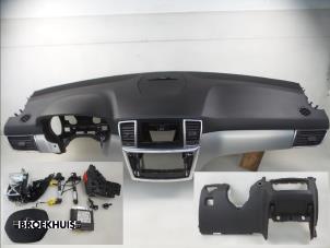 Gebrauchte Airbag set + dashboard Mercedes ML III (166) 3.0 ML-350 BlueTEC V6 24V 4-Matic Preis € 800,00 Margenregelung angeboten von Autobedrijf Broekhuis B.V.