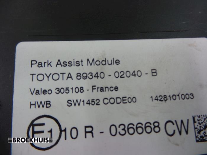 PDC Sensor Set van een Toyota Auris Touring Sports (E18) 1.8 16V Hybrid 2014