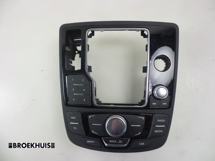 Usagé Panneau de commandes navigation Audi A6 Avant (C7) 2.0 TFSI 16V Prix € 150,00 Règlement à la marge proposé par Autobedrijf Broekhuis B.V.