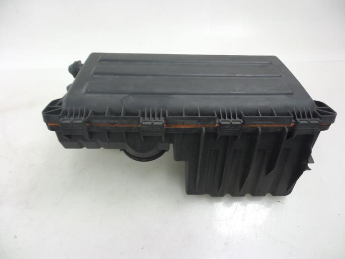 Begagnade Luftfilterhus Volkswagen Polo IV (9N1/2/3) 1.6 16V Pris € 20,00 Marginaltabell erbjuds av Autobedrijf Broekhuis B.V.