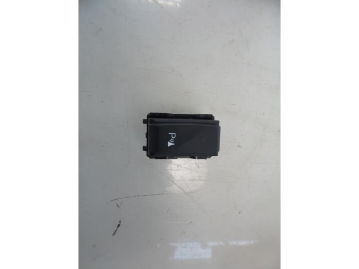 PDC switch from a Renault Clio IV Estate/Grandtour (7R) 1.5 Energy dCi 90 FAP 2015