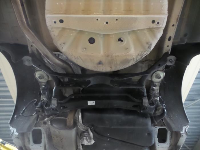 Usados Subchasis Volkswagen Passat Variant (3G5) 1.6 TDI 16V Precio € 100,00 Norma de margen ofrecido por Autobedrijf Broekhuis B.V.
