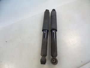 Used Shock absorber kit Nissan NV 200 (M20M) 1.5 dCi 90 Price € 72,60 Inclusive VAT offered by Autobedrijf Broekhuis B.V.