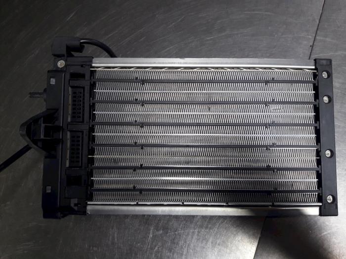 Elemento de calefacción calefactor de un BMW 1 serie (E87/87N) 118i 16V 2009