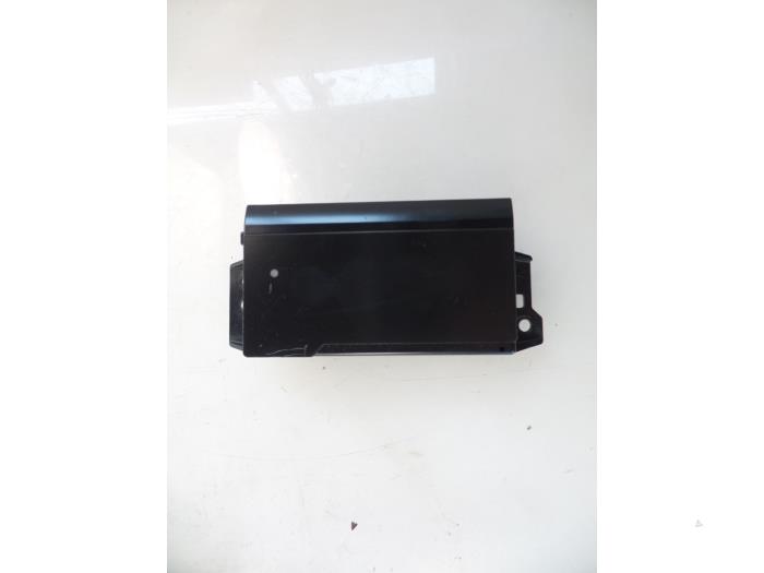 Używane Panel obslugi radia Landrover Range Rover IV (LG) 4.4 SDV8 32V Cena € 125,00 Procedura marży oferowane przez Autobedrijf Broekhuis B.V.