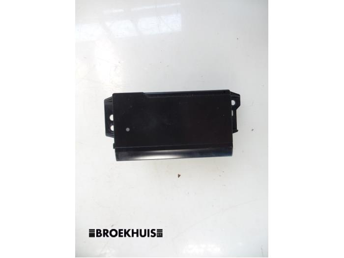 Używane Panel obslugi radia Landrover Range Rover IV (LG) 4.4 SDV8 32V Cena € 125,00 Procedura marży oferowane przez Autobedrijf Broekhuis B.V.