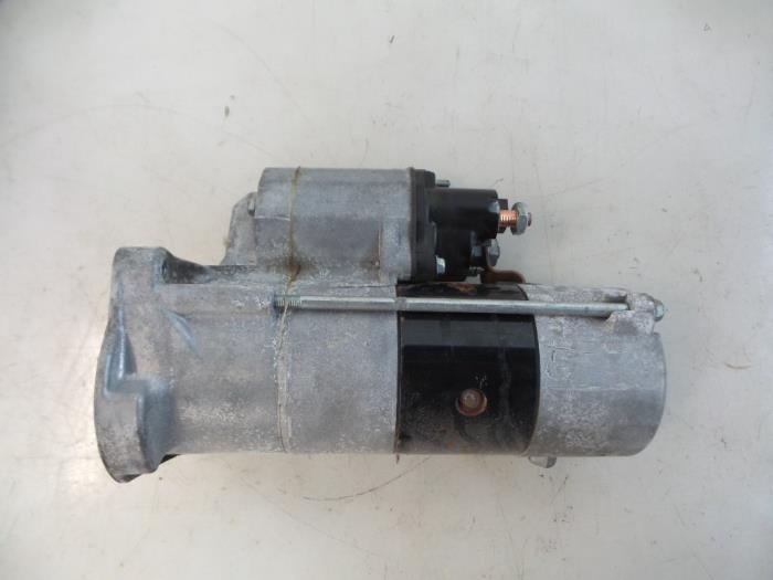 Startmotor från en Land Rover Range Rover IV (LG) 4.4 SDV8 32V 2014