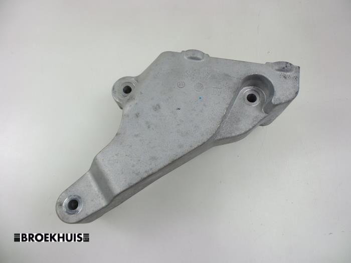 Used Engine mount Opel Karl 1.0 12V Price € 15,00 Margin scheme offered by Autobedrijf Broekhuis B.V.