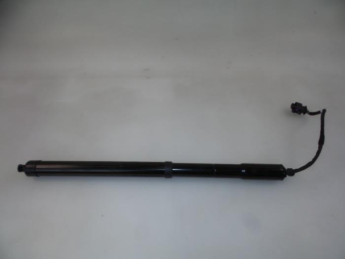 Soft-close tailgate actuator