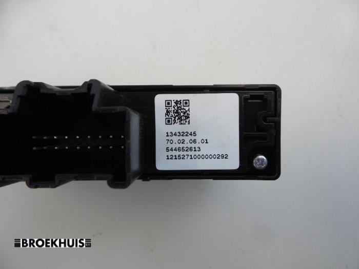ESP Schalter van een Opel Astra K 1.6 CDTI 110 16V 2016