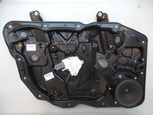 Używane Mechanizm szyby lewej przedniej wersja 4-drzwiowa Volkswagen Touareg (7PA/PH) 3.0 TDI V6 24V BlueMotion Technology DPF Cena € 85,00 Procedura marży oferowane przez Autobedrijf Broekhuis B.V.