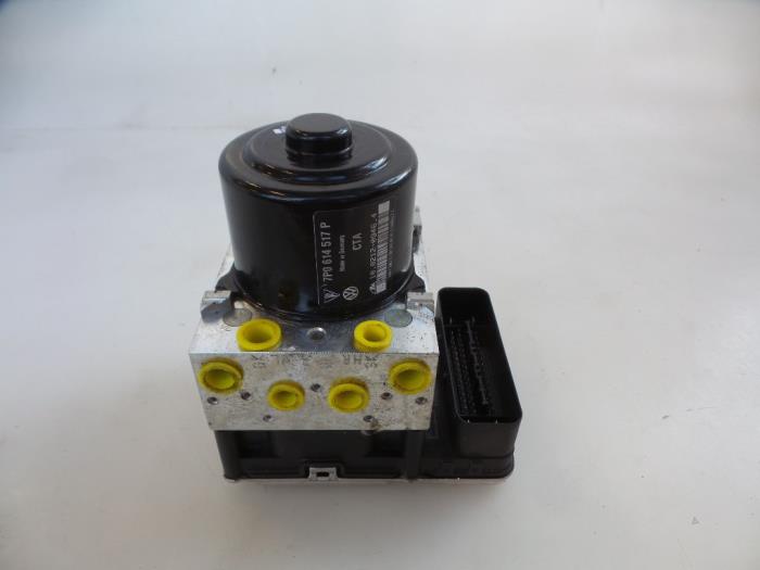 Begagnade ABS-pump Volkswagen Touareg (7PA/PH) 3.0 TDI V6 24V BlueMotion Technology DPF Pris € 200,00 Marginaltabell erbjuds av Autobedrijf Broekhuis B.V.