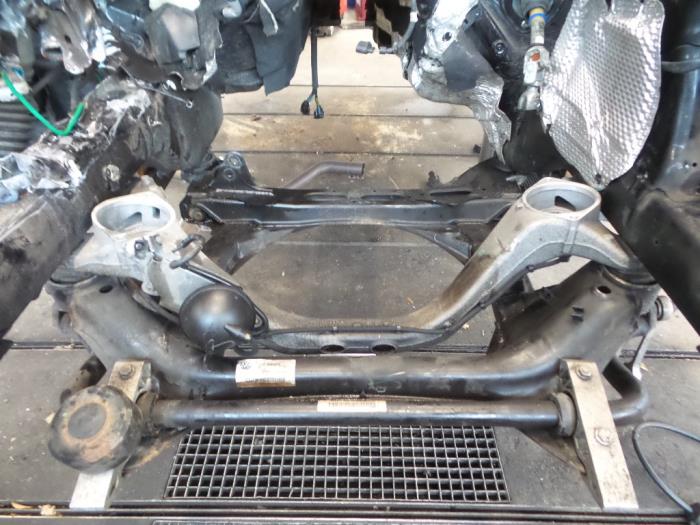 Begagnade Underram Volkswagen Touareg (7PA/PH) 3.0 TDI V6 24V BlueMotion Technology DPF Pris € 250,00 Marginaltabell erbjuds av Autobedrijf Broekhuis B.V.