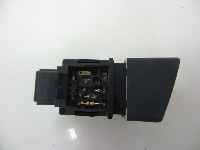 Panic lighting switch from a Nissan Qashqai (J11) 1.2 DIG-T 16V 2015