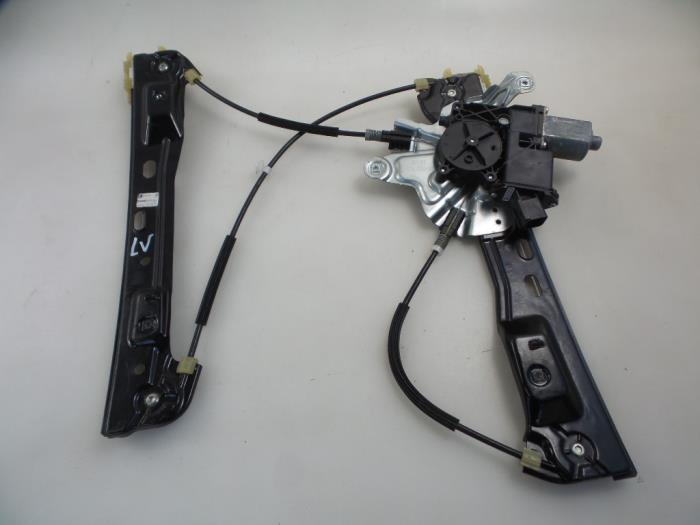 Mechanizm szyby lewej przedniej wersja 4-drzwiowa z Opel Insignia Sports Tourer 2.0 CDTI 16V 130 ecoFLEX 2013
