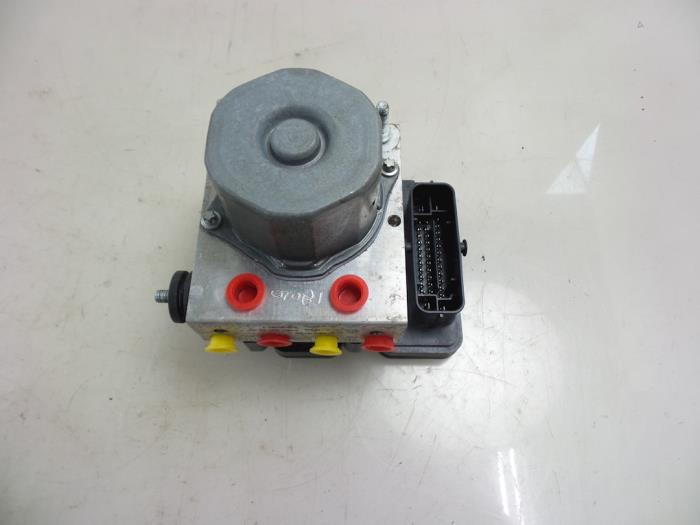 ABS pump from a Renault Twingo III (AH) 1.0 SCe 70 12V 2016