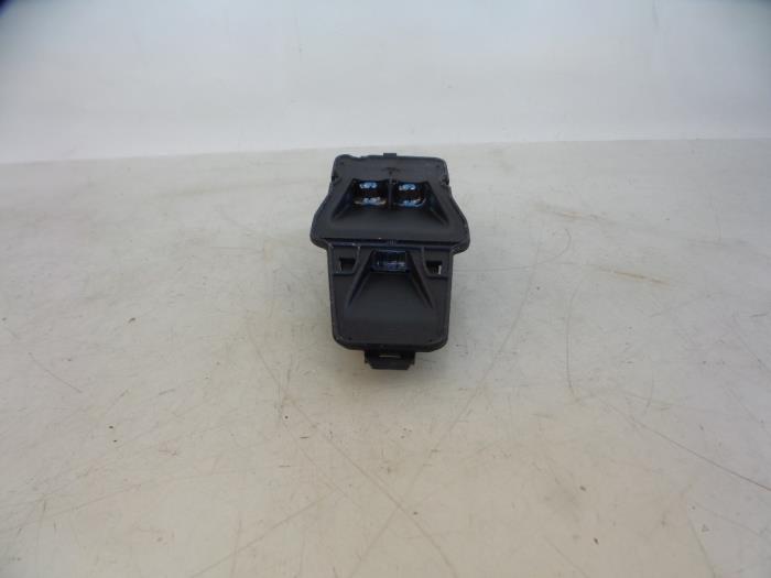 Usados Sensor asistente de frenado Volvo XC60 I (DZ) 2.0 T5 16V Precio € 25,00 Norma de margen ofrecido por Autobedrijf Broekhuis B.V.