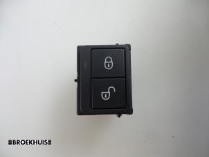 Used Central locking switch Landrover Discovery Sport (LC) 2.0 TD4 180 16V Price € 15,00 Margin scheme offered by Autobedrijf Broekhuis B.V.