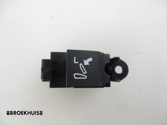 Usados Interruptor Landrover Discovery Sport (LC) 2.0 TD4 180 16V Precio € 15,00 Norma de margen ofrecido por Autobedrijf Broekhuis B.V.