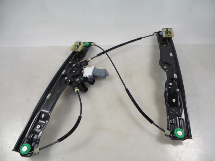 Window mechanism 4-door, front left from a Land Rover Discovery Sport (LC) 2.0 TD4 180 16V 2016