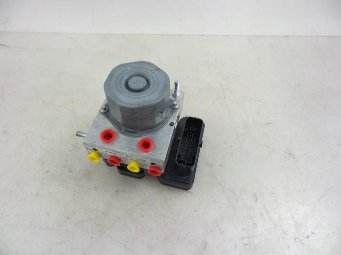 Begagnade ABS-pump Renault Twingo III (AH) 1.0 SCe 70 12V Pris € 100,00 Marginaltabell erbjuds av Autobedrijf Broekhuis B.V.