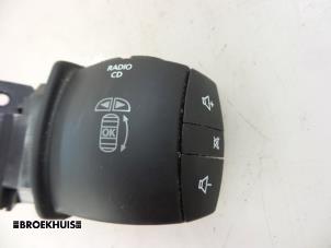 Used Steering wheel mounted radio control Renault Scénic III (JZ) 1.4 16V TCe 130 Price € 10,00 Margin scheme offered by Autobedrijf Broekhuis B.V.