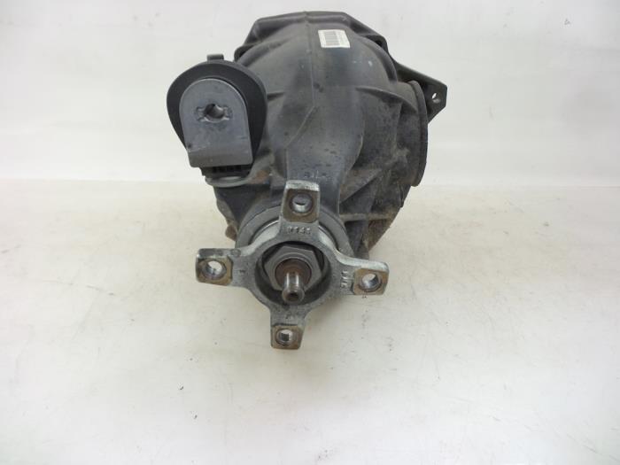 Used Rear differential Mercedes C (W205) C-350 e 2.0 16V Price € 350,00 Margin scheme offered by Autobedrijf Broekhuis B.V.