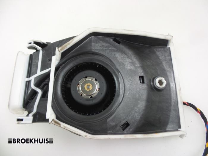 Motor de ventilador de calefactor de un Mercedes-Benz C (W205) C-350 e 2.0 16V 2015