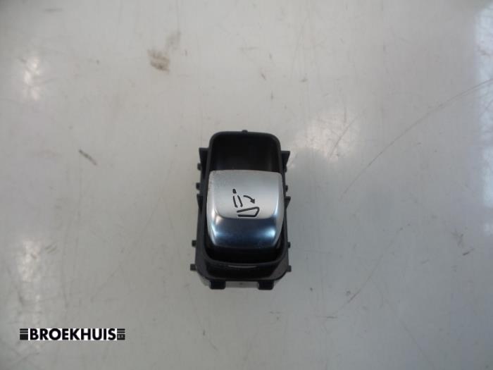 Używane Przelacznik Mercedes C Estate (S205) C-220 CDI BlueTEC, C-220 d 2.2 16V Cena € 10,00 Procedura marży oferowane przez Autobedrijf Broekhuis B.V.