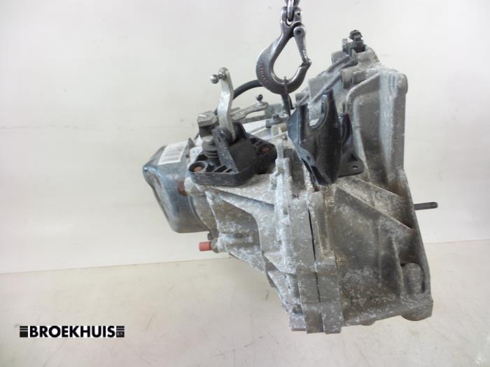 Gearbox from a Renault Clio III (BR/CR) 1.2 16V 75 2011