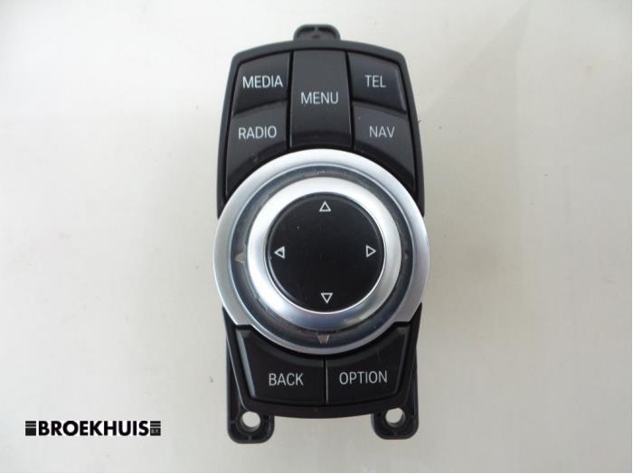Przelacznik interfejsu czlowiek-maszyna z BMW 1 serie (F20) 118d 2.0 16V 2013