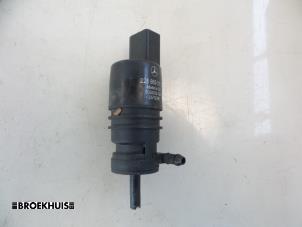 Used Windscreen washer pump Mercedes Vito (639.6) 3.0 122 CDI V6 24V Price € 12,10 Inclusive VAT offered by Autobedrijf Broekhuis B.V.