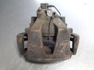 Used Front brake calliper, right Lancia Delta (836) 1.8 16V VVT HPE Price € 15,00 Margin scheme offered by Autobedrijf Broekhuis B.V.