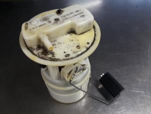 Used Electric fuel pump Renault Clio II (BB/CB) 1.6 16V Price € 25,00 Margin scheme offered by Autobedrijf Broekhuis B.V.