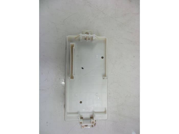 Fuse box from a Mitsubishi Space Star (A0) 1.0 12V 2016
