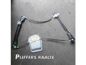 Używane Mechanizm szyby lewej przedniej wersja 4-drzwiowa Volkswagen Golf VI Variant (AJ5/1KA) 1.4 TSI 122 16V Cena € 45,00 Procedura marży oferowane przez Pijffers B.V. Raalte