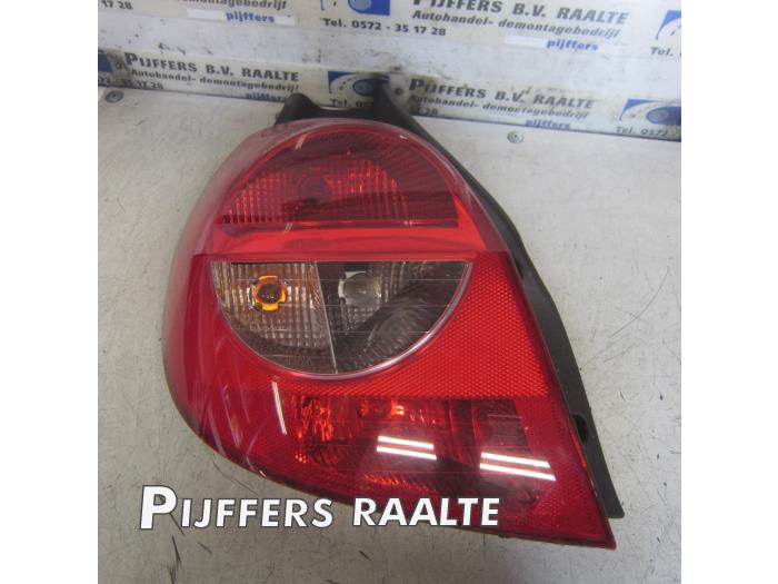 Taillight, left from a Renault Clio III (BR/CR) 1.2 16V 75 2007