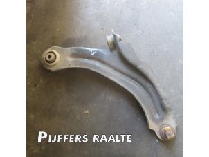 Used Front wishbone, right Renault Clio IV (5R) 1.5 Energy dCi 90 FAP Price € 45,00 Margin scheme offered by Pijffers B.V. Raalte