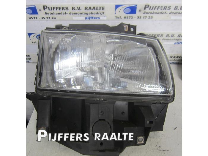 Headlight, right Volkswagen Transporter T4 2.5 TDI - 701941018