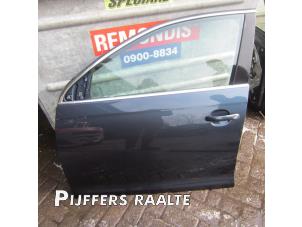 Używane Drzwi lewe przednie wersja 4-drzwiowa Volkswagen Golf V Variant (1K5) 1.9 TDI Cena € 100,00 Procedura marży oferowane przez Pijffers B.V. Raalte